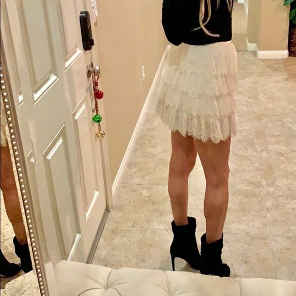 AQUA Lace Mini Skirt - Picture 3 of 4